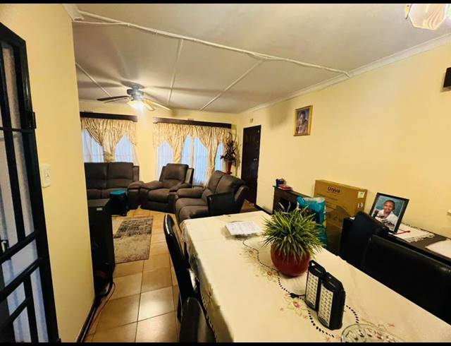 5 BEDROOM HOUSE FOR SALE IN VAN RIEBEECK PARK